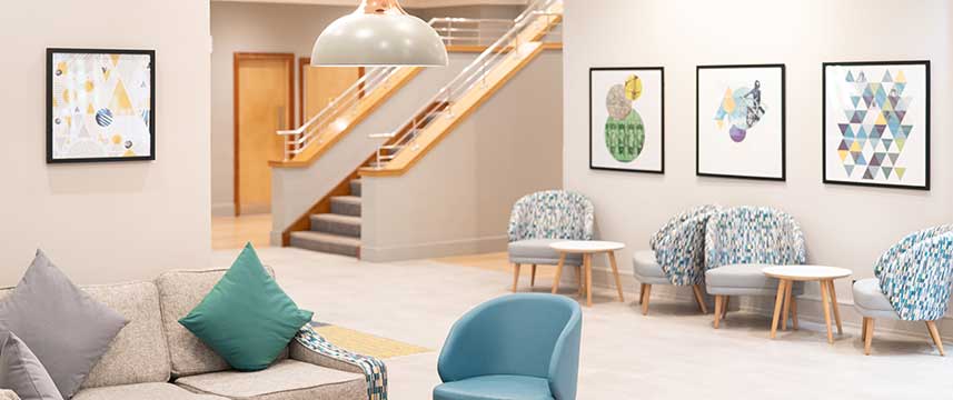 Holiday Inn Gloucester Cheltenham - Lobby Holiday Inn Gloucester Cheltenham - Lobby