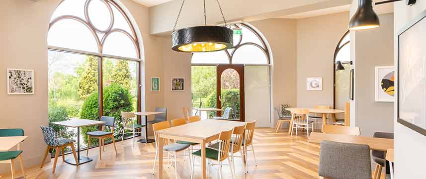 Holiday Inn Gloucester Cheltenham - Lobby Dining Tables Holiday Inn Gloucester Cheltenham - Lobby Dining Tables