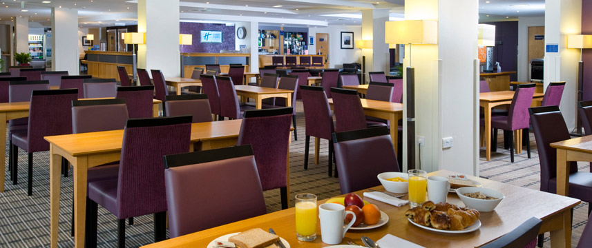Holiday Inn Hammersmith - Breakfast table