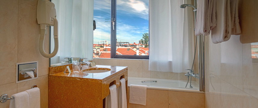 Holiday Inn Lisbon - Bathroom