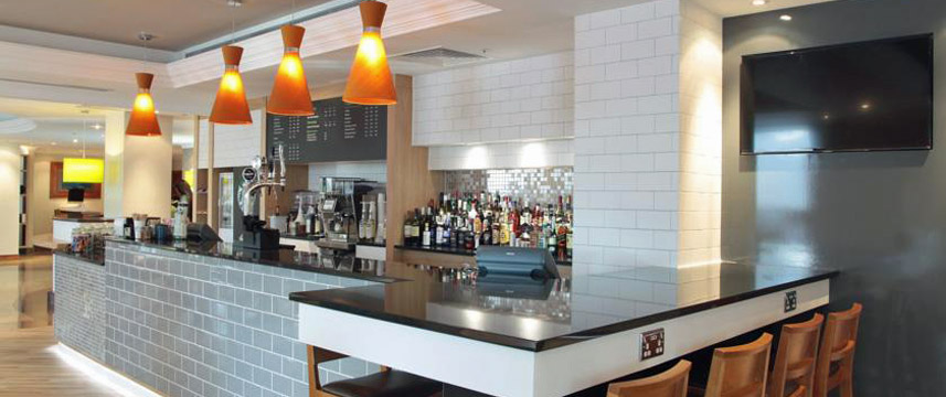 Holiday Inn London Heathroe T5 Bar Holiday Inn London Heathroe T5 Bar
