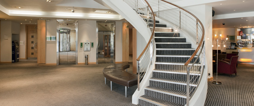 Holiday Inn London Heathrow Ariel - Lobby Holiday Inn London Heathrow Ariel - Lobby