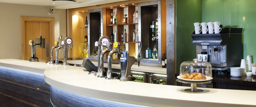 Holiday Inn London Heathrow M4 Jct4 Bar Holiday Inn London Heathrow M4 Jct4 Bar