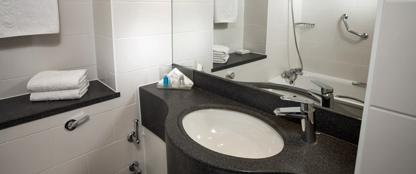Holiday Inn London Heathrow M4 Jct4 Bathroom Holiday Inn London Heathrow M4 Jct4 Bathroom
