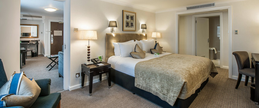 Holiday Inn London Kensington - Executive Suite Bed Room