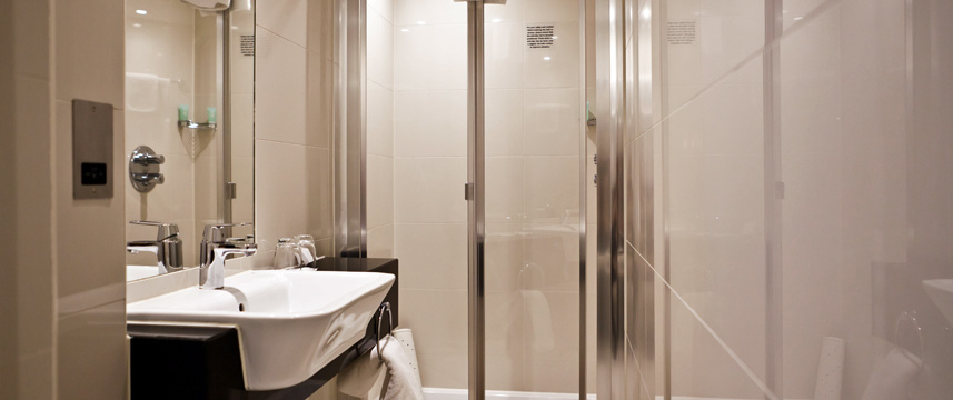 Holiday Inn London Kensington - Superior Bathroom