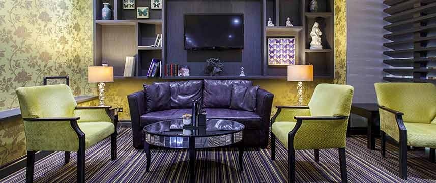 Holiday Inn London Oxford Circus - Lounge Seating Holiday Inn London Oxford Circus - Lounge Seating