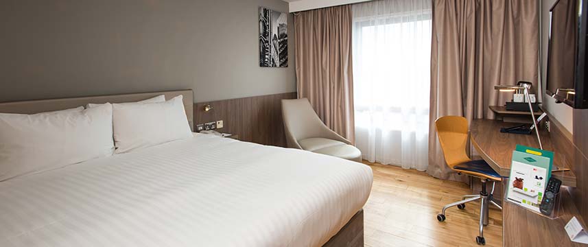 Holiday Inn London West - Standard King Holiday Inn London West - Standard King