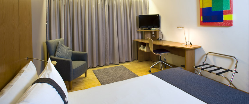 Holiday Inn London West - Standard Room