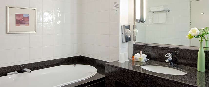 Holiday Inn Maidenhead Windsor - Bathroom Holiday Inn Maidenhead Windsor - Bathroom
