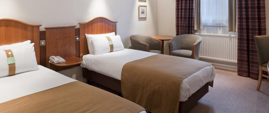 Holiday Inn Manchester Airport Twin Bedroom