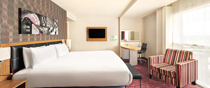 Holiday Inn Manchester Media City - Accessible King Top Floor Holiday Inn Manchester Media City - Accessible King Top Floor