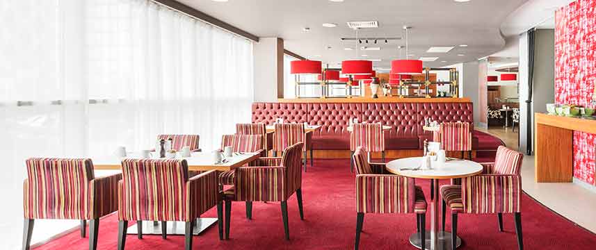 Holiday Inn Manchester Media City - Breakfast Tables Holiday Inn Manchester Media City - Breakfast Tables