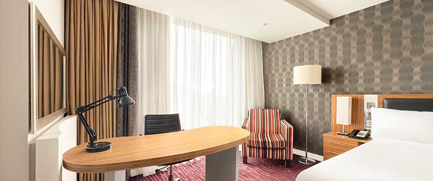 Holiday Inn Manchester Media City - Top Floor Standard Holiday Inn Manchester Media City - Top Floor Standard