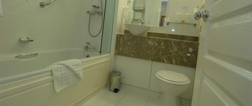 Holiday Inn Manchester West - Bathroom