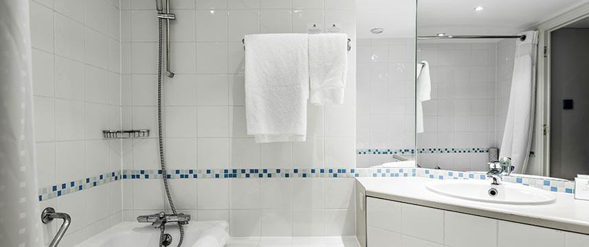 Holiday Inn Milton Keynes Central - Bathroom