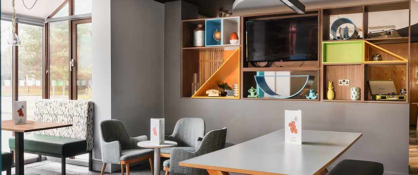 Holiday Inn Northampton - Dining Tables Holiday Inn Northampton - Dining Tables