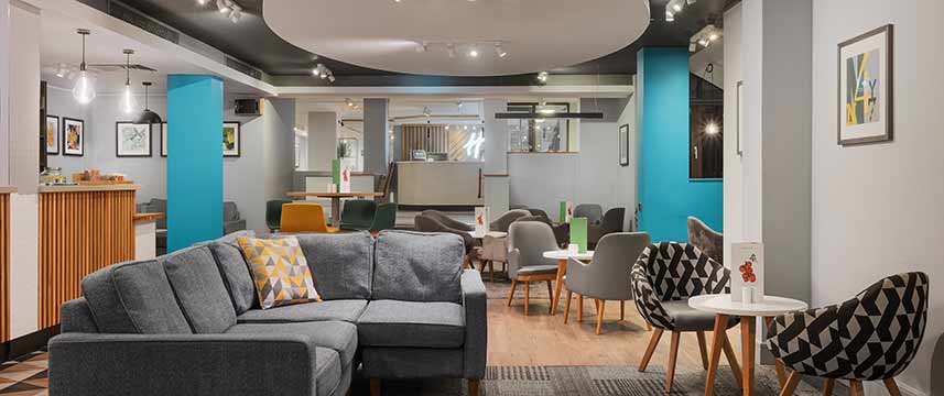 Holiday Inn Northampton - Lobby Holiday Inn Northampton - Lobby