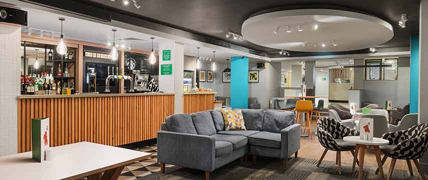 Holiday Inn Northampton - Lobby Bar Holiday Inn Northampton - Lobby Bar