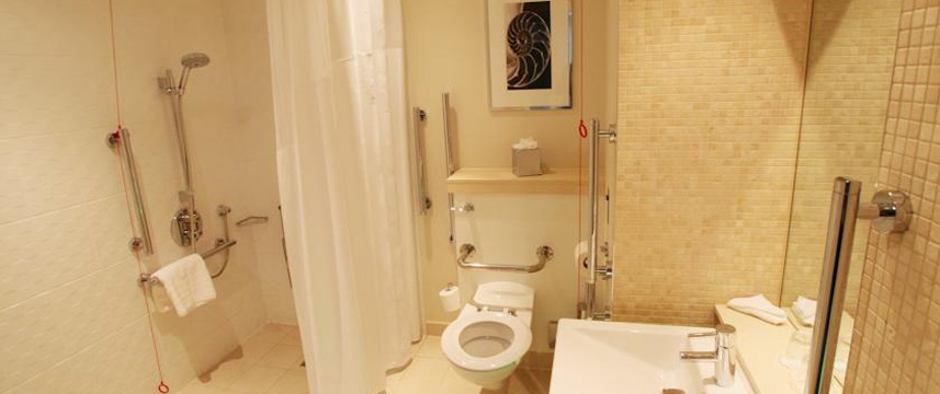 Holiday Inn Reading M4 Jct10 - Accessible Bathroom