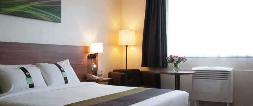 Holiday Inn Slough Windsor Queen Room