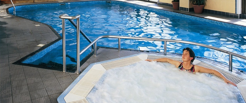 Holiday Inn Stratford Upon Avon - Swimming Pool Holiday Inn Stratford Upon Avon - Swimming Pool