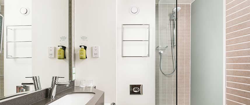 Holiday Inn York - Hotel Bathroom Holiday Inn York - Hotel Bathroom