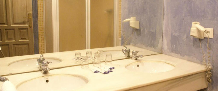 Hostal Dalis - Bathroom Hostal Dalis - Bathroom