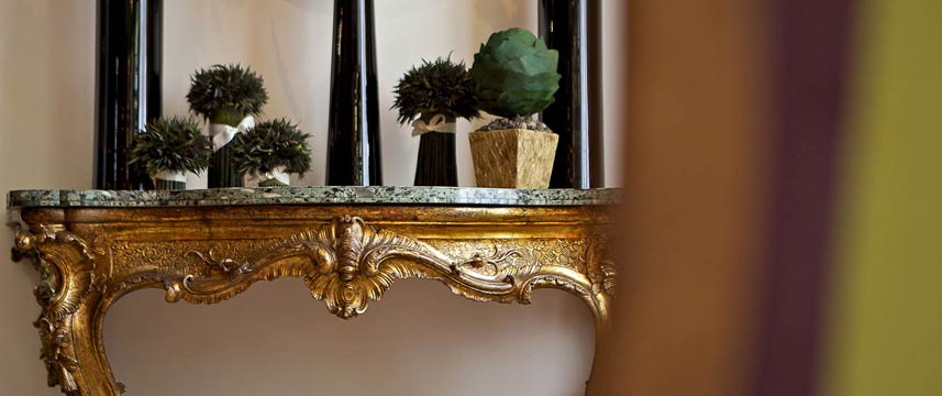 Hotel Aldrovandi Palace Decor