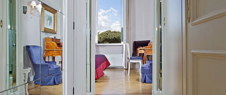 Hotel Aldrovandi Palace Deluxe Suite