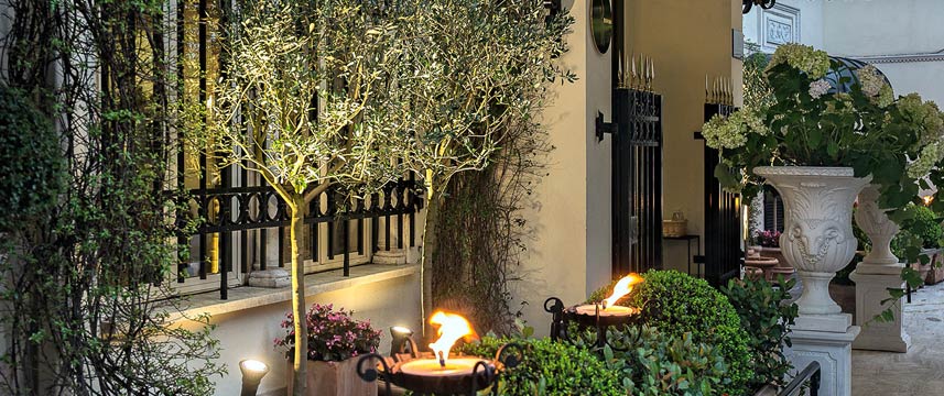 Hotel Aldrovandi Palace Outside