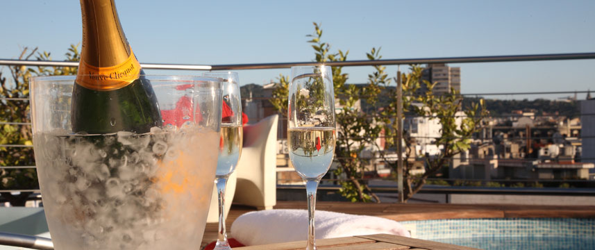 Hotel America Barcelona - Drinks at Pool Hotel America Barcelona - Drinks at Pool