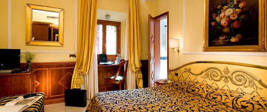 Hotel Bolivar - Double Bedroom