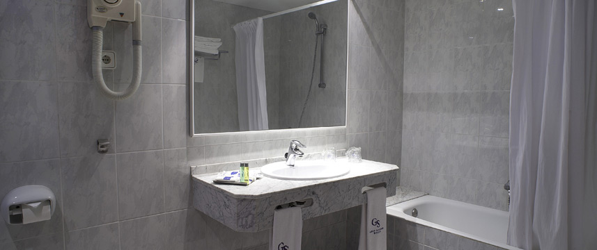 Hotel Ciudad de Castelldefels - Bathroom