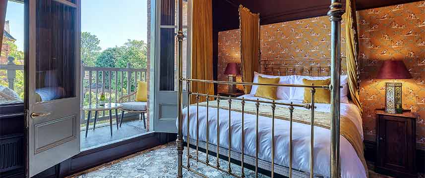 Hotel Clementine - King Room Bed Hotel Clementine - King Room Bed