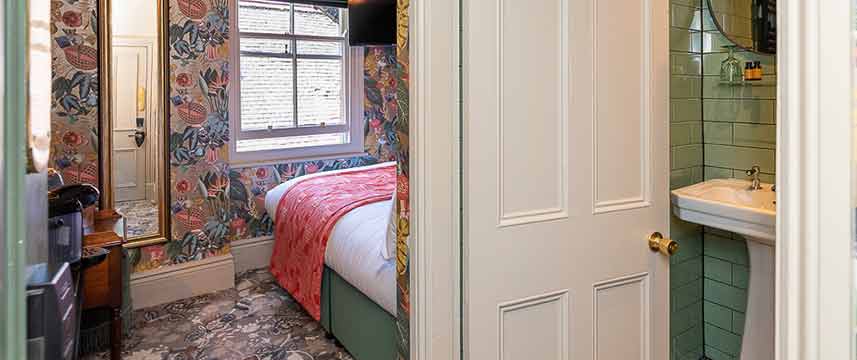 Hotel Clementine - Queen Room Hotel Clementine - Queen Room