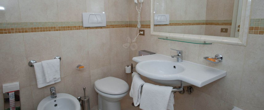 Hotel Condotti - Suite Bathroom