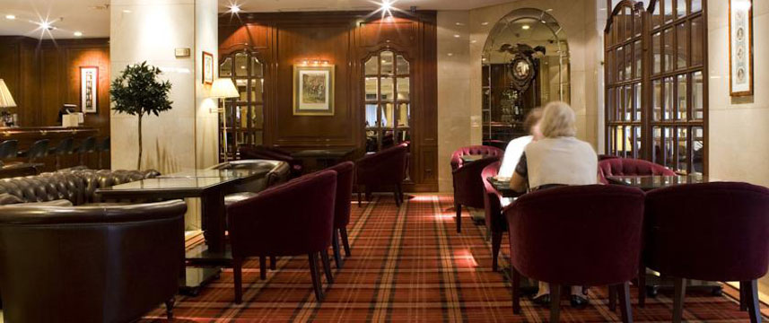 Hotel Emperador - Bar Seating Hotel Emperador - Bar Seating