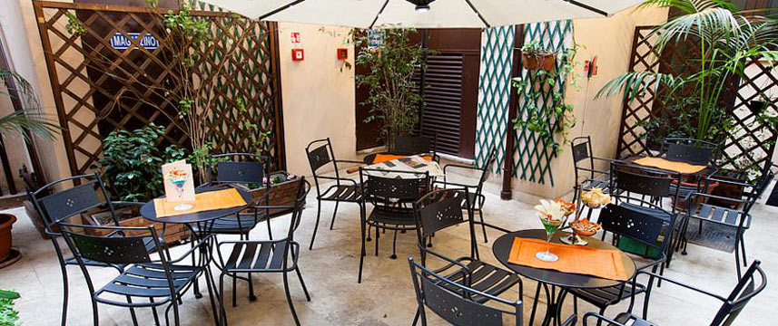 Hotel Genova - Outside Seating Hotel Genova - Outside Seating