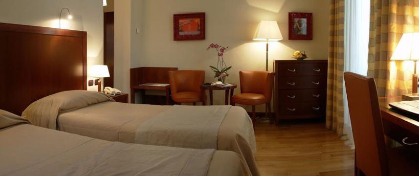 Hotel Genova - Twin Bedroom