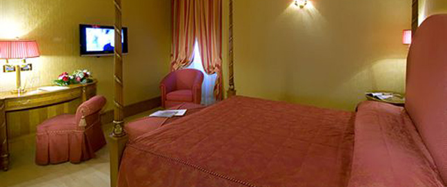 Hotel Homs - Double Bedroom
