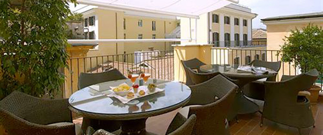 Hotel Homs - Terrace