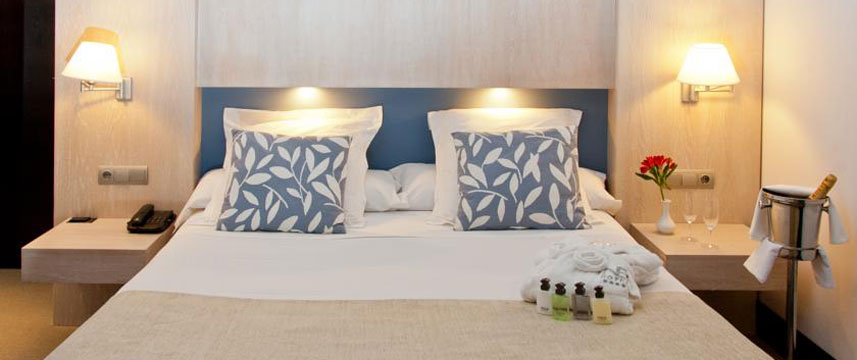 Hotel Husa Nuevo Boston - Junior Suite Bed Hotel Husa Nuevo Boston - Junior Suite Bed