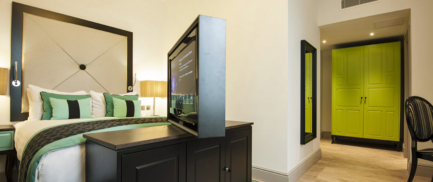 Hotel Indigo London Earls Court - Junior Suite Bedroom Hotel Indigo London Earls Court - Junior Suite Bedroom