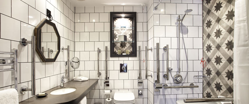 Hotel Indigo York - Accessible Bathroom