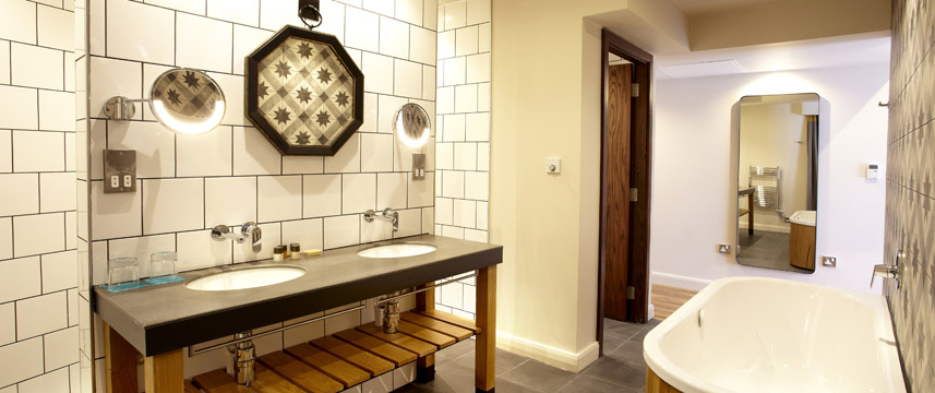 Hotel Indigo York - Premium Bathroom