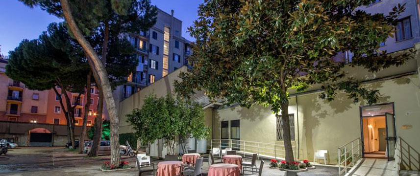 Hotel Milton Roma - Outdoor Seating Hotel Milton Roma - Outdoor Seating
