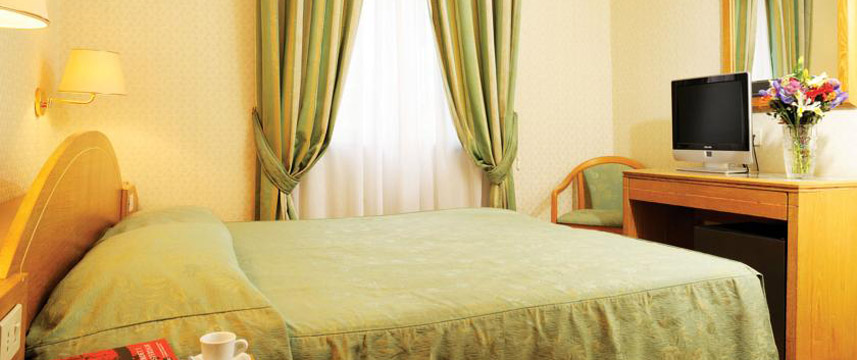 Hotel Patria - Double Bedroom