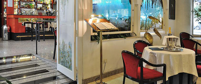 Hotel Pineta Palace - Bar Area Hotel Pineta Palace - Bar Area