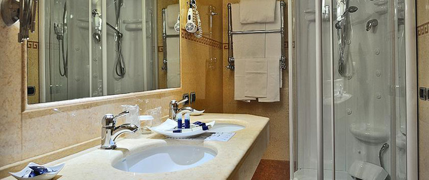 Hotel Pineta Palace - Bathroom